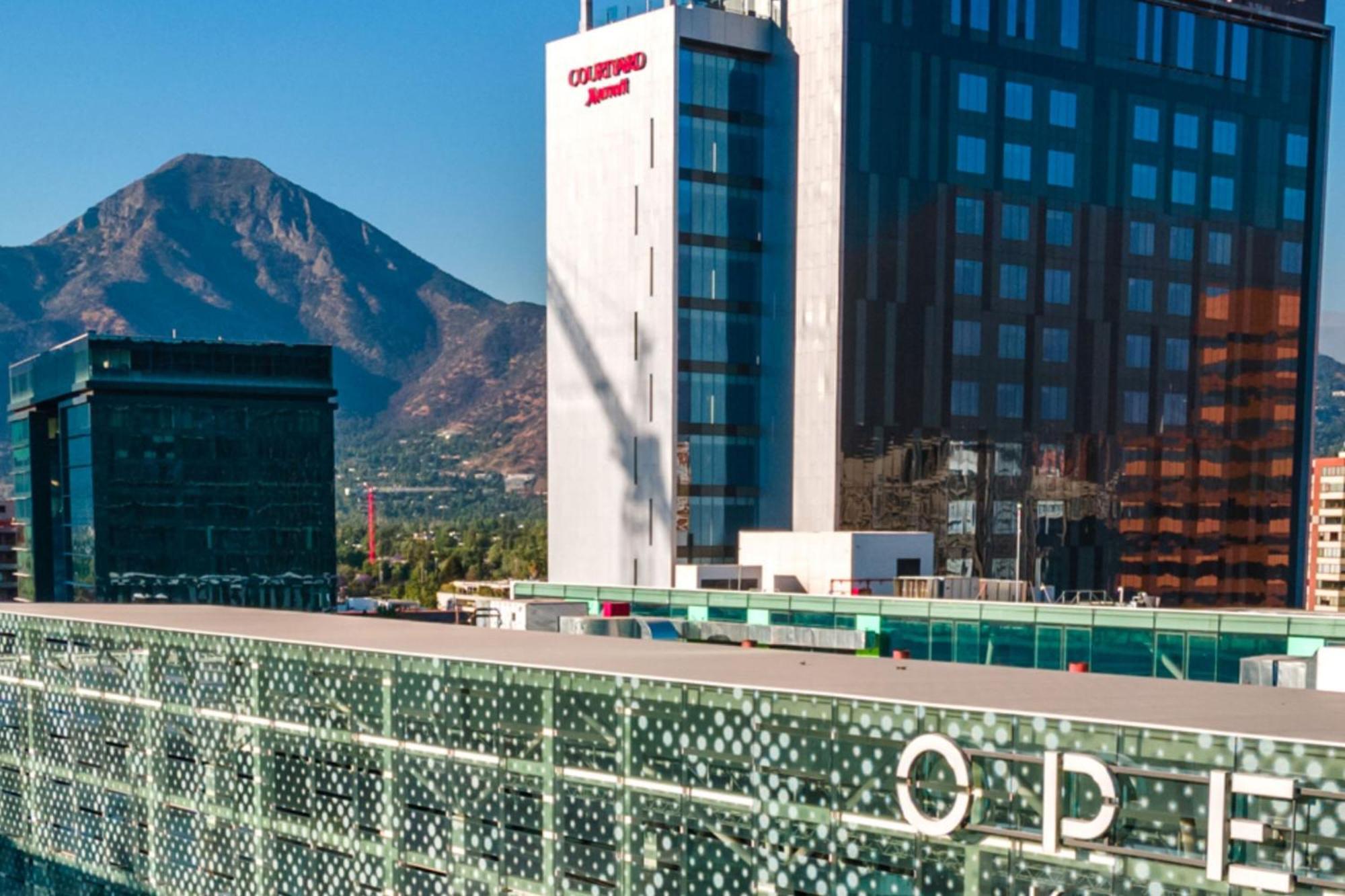 Courtyard By Marriott Santiago Las Condes Hotel Exterior photo